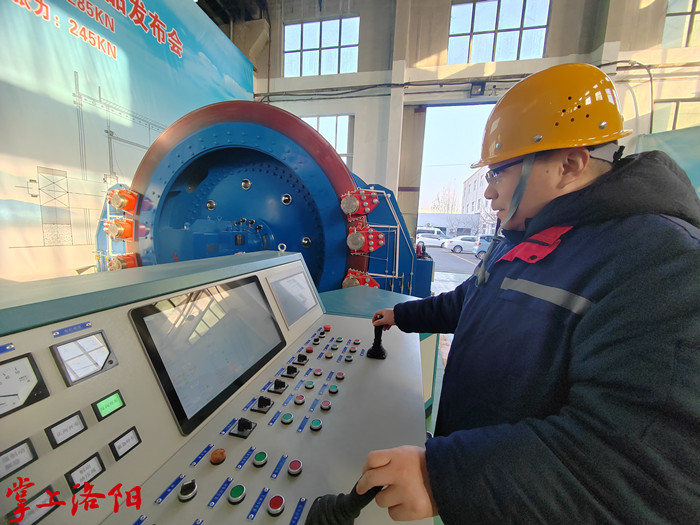 22155001_2292.jpg GetAttachment.jpg